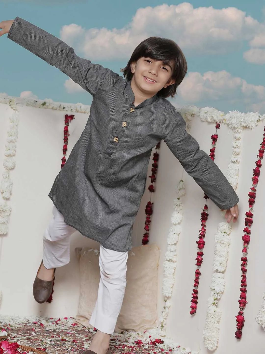 VASTRAMAY Boy's Black Cotton Kurta and Pyjama Set